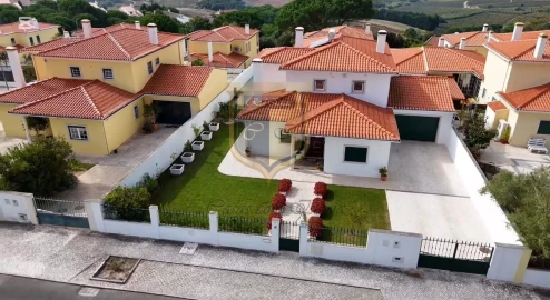 Moradia T4 para Venda em Cadaval e Pêro Moniz