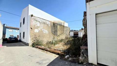 Moradia T3 para Venda em Dois Portos e Runa