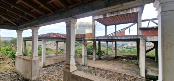 Quinta T6 para Venda em Turcifal