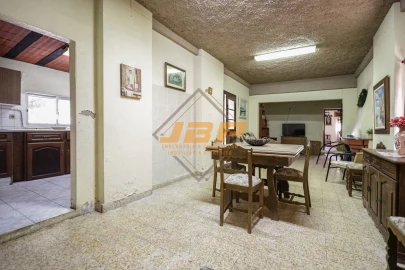 Moradia T5 para Venda em Abitureiras