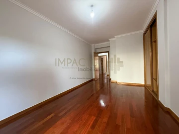 Apartamento T3 para Venda em Vila Nova de Famalicão e Calendário