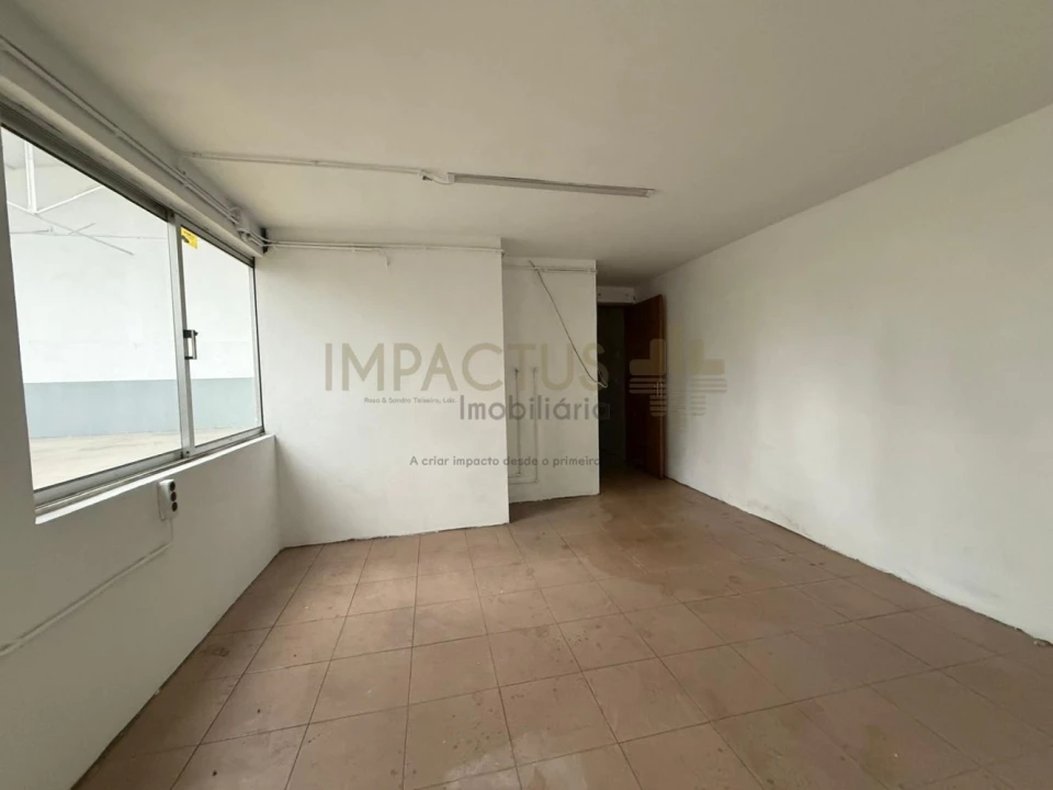 Loja para Arrendamento em Bougado (São Martinho e Santiago) Foto 6