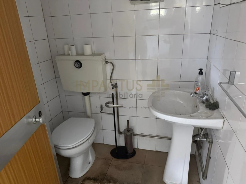 Loja para Arrendamento em Bougado (São Martinho e Santiago) Foto 9