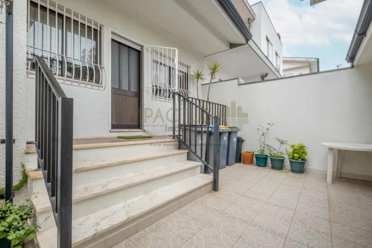 Moradia T5 para Venda em Castêlo da Maia Foto 38