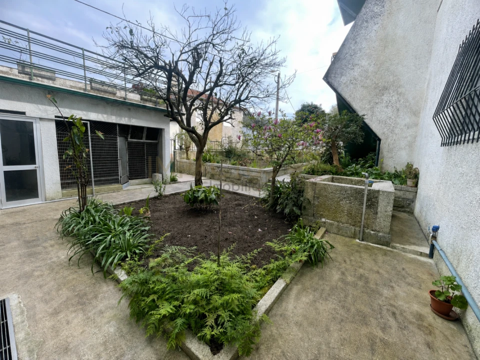 Moradia T4 para Venda em Nogueira e Silva Escura Foto 17