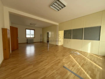 Loja para Venda em Coronado (São Romão e São Mamede)