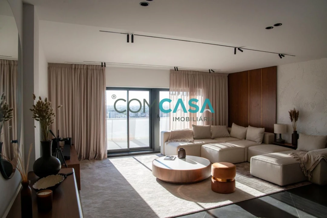 Apartamento T5 para Venda em Paranhos Foto 1