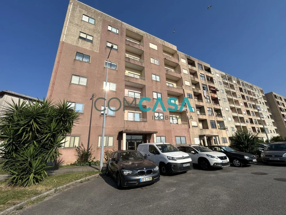 Apartamento T4 para Venda em Fânzeres e São Pedro da Cova Foto 1