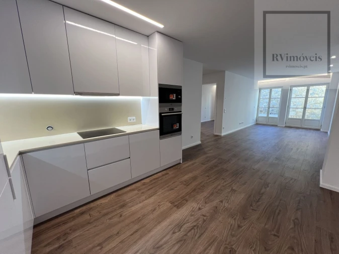 Apartamento T2 para Arrendamento em Santa Maria Maior e Monserrate e Meadela Foto 6