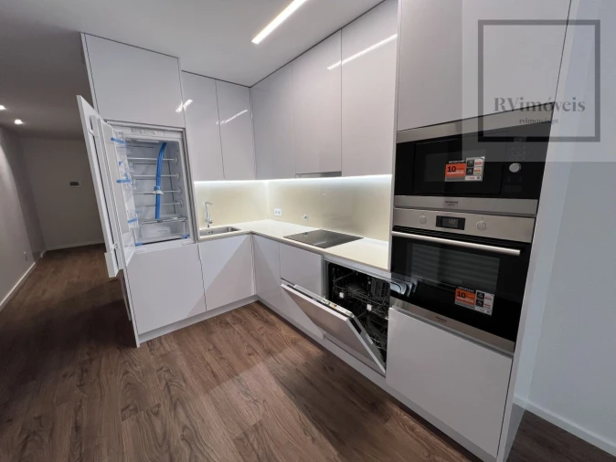 Apartamento T2 para Arrendamento em Santa Maria Maior e Monserrate e Meadela Foto 7