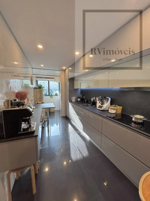 Apartamento T2 para Venda em Lordelo do Ouro e Massarelos