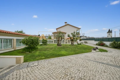Moradia T8 para Venda em Caranguejeira