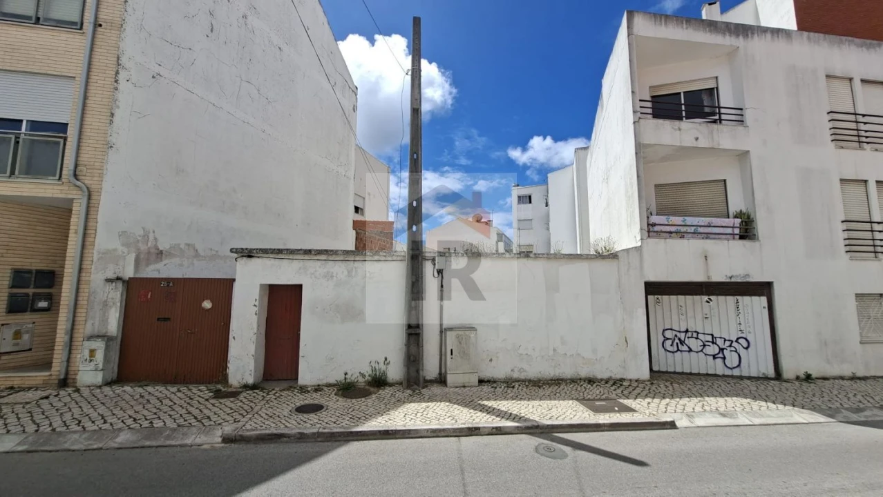 Moradia T3 para Venda em Caldas da Rainha - Santo Onofre e Serra do Bouro Foto 1