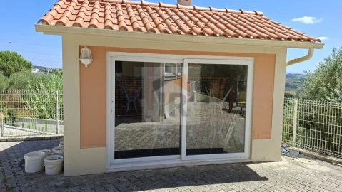 Moradia T3 para Venda em Nossa Senhora do Pópulo, Coto e São Gregório
