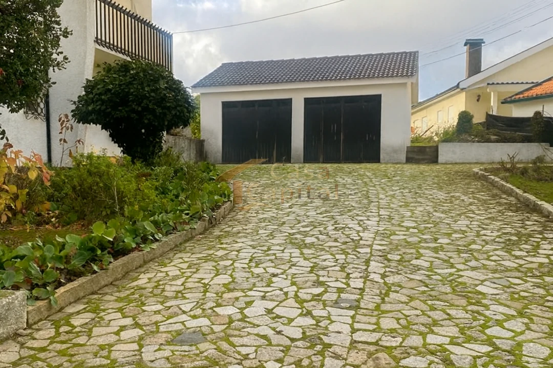 Moradia T4 para Venda em Folhadela Foto 3