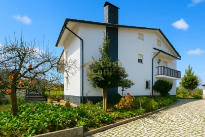 Moradia T4 para Venda em Folhadela