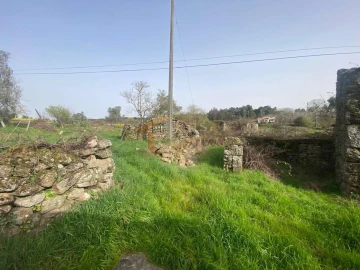 Moradia T3 para Venda em Mouçós e Lamares