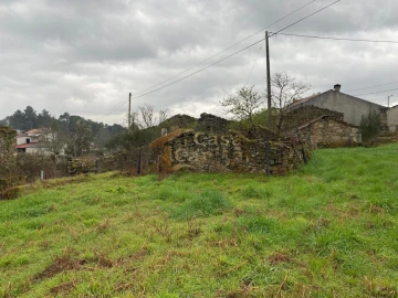 Moradia T3 para Venda em Mouçós e Lamares