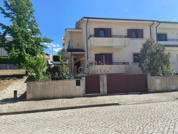 Moradia T4 para Venda em Nossa Senhora da Conceição, São Pedro e São Dinis