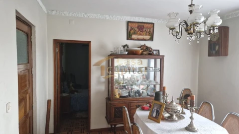 Moradia T3 para Venda em Parada de Cunhos