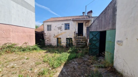 Moradia T3 para Venda em Andrães