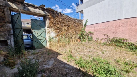 Moradia T3 para Venda em Andrães