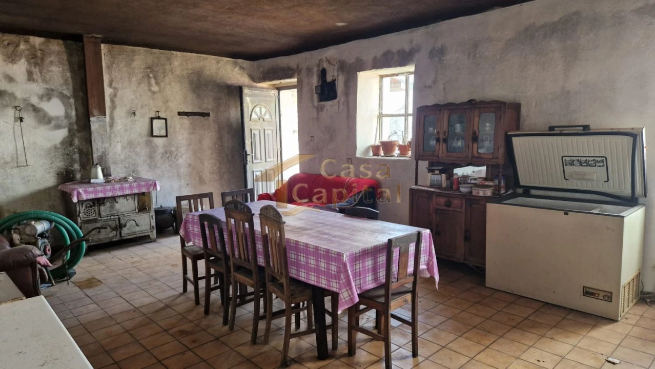 Moradia T3 para Venda em Andrães Foto 6