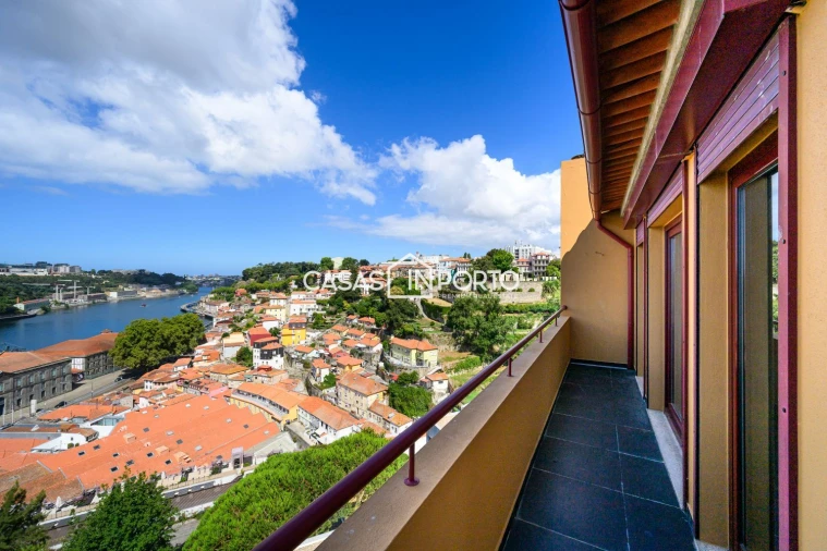 Apartamento T3 para Venda em Cedofeita, Santo Ildefonso, Sé, Miragaia, São Nicolau e Vitória Foto 2