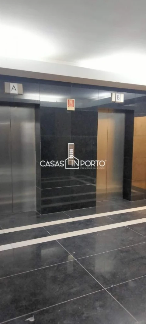 Loja para Arrendamento em Campanhã