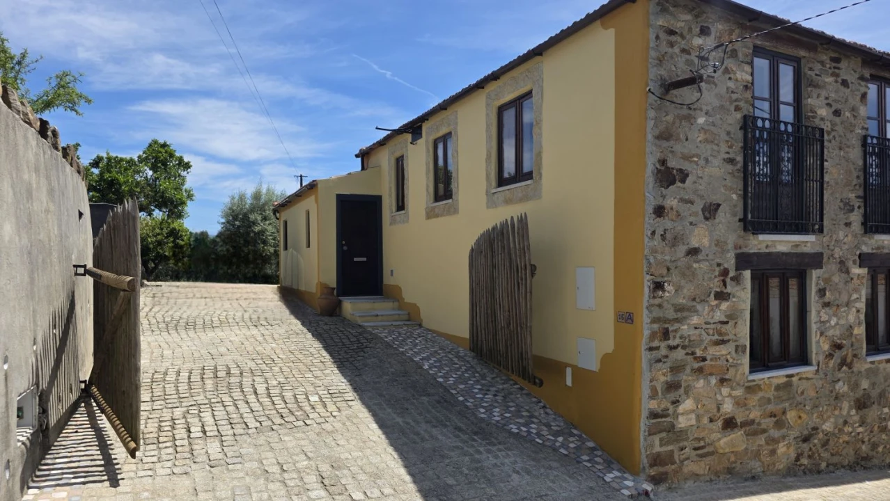 Moradia T3 para Venda em Serra e Junceira Foto 4