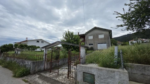 Moradia T5 para Venda em Lousã e Vilarinho