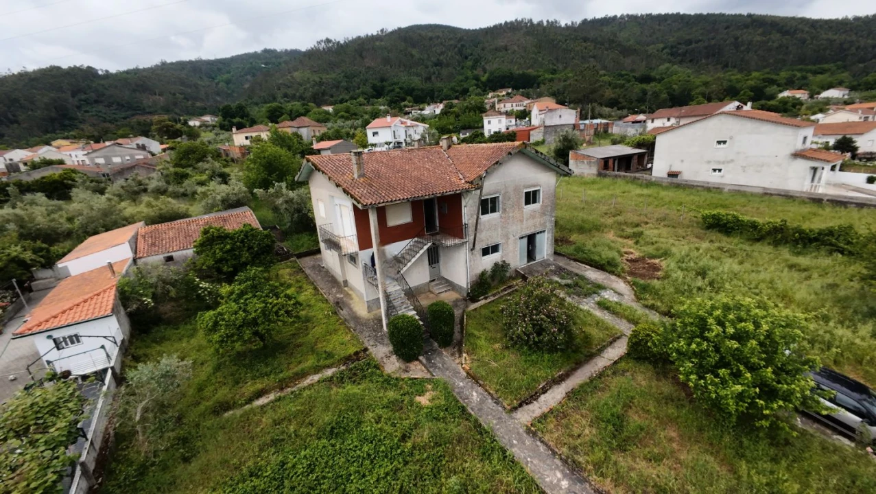Moradia T5 para Venda em Lousã e Vilarinho Foto 1