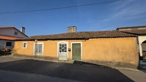 Moradia T2 para Venda em Aguas Belas