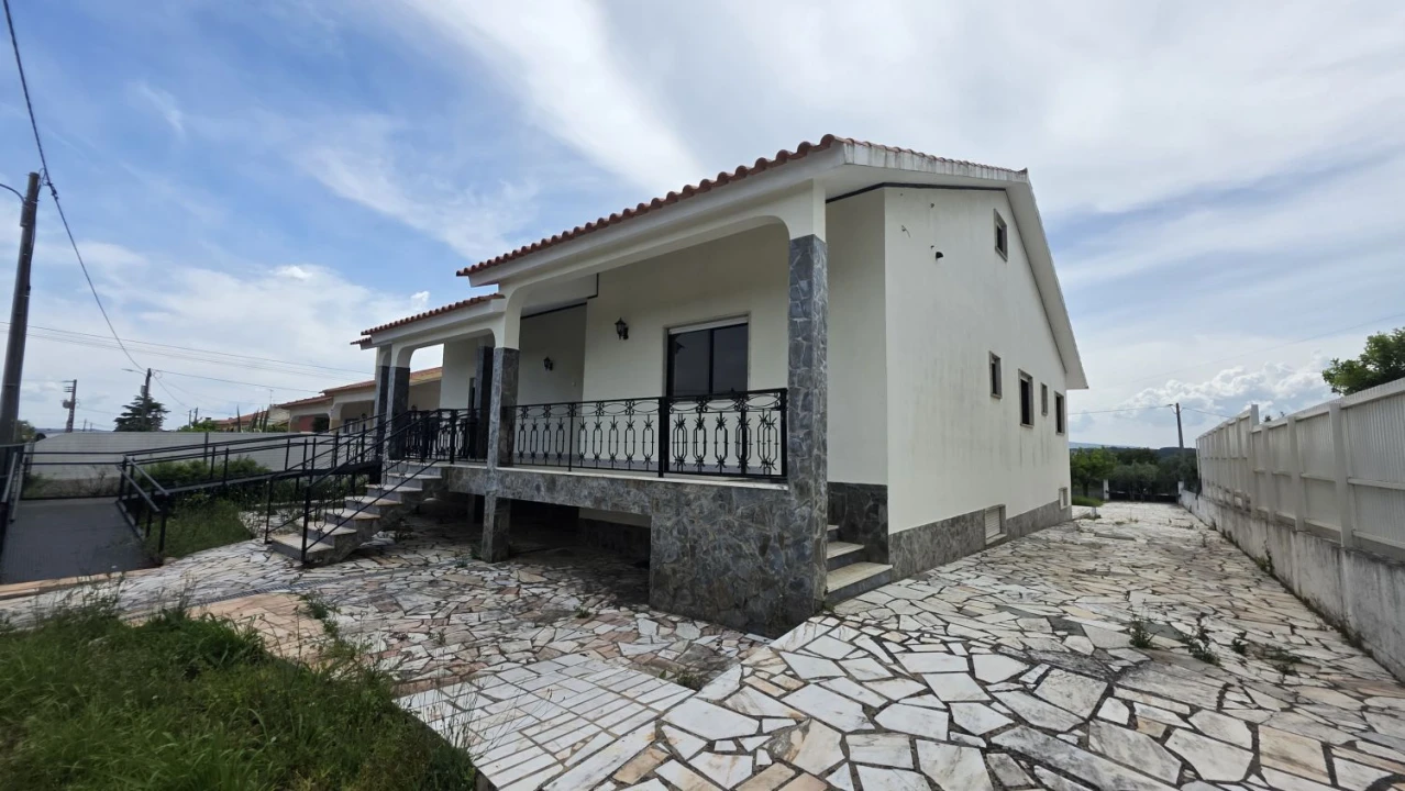 Moradia T4 para Venda em São João Baptista e Santa Maria dos Olivais Foto 3
