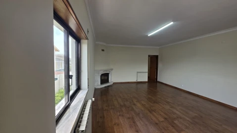 Moradia T4 para Venda em São João Baptista e Santa Maria dos Olivais