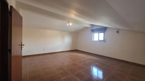 Moradia T4 para Venda em São João Baptista e Santa Maria dos Olivais