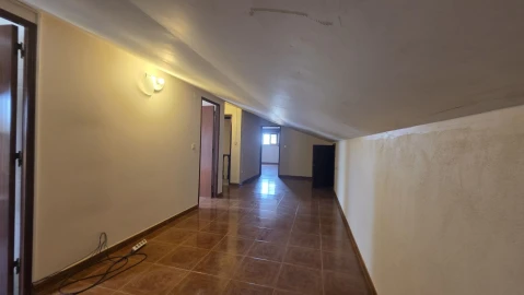 Moradia T4 para Venda em São João Baptista e Santa Maria dos Olivais