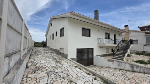 Moradia T4 para Venda em São João Baptista e Santa Maria dos Olivais