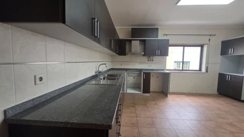 Moradia T4 para Venda em São João Baptista e Santa Maria dos Olivais