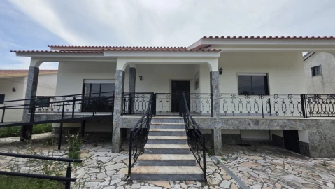 Moradia T4 para Venda em São João Baptista e Santa Maria dos Olivais