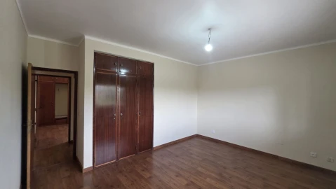 Moradia T4 para Venda em São João Baptista e Santa Maria dos Olivais