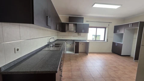 Moradia T4 para Venda em São João Baptista e Santa Maria dos Olivais