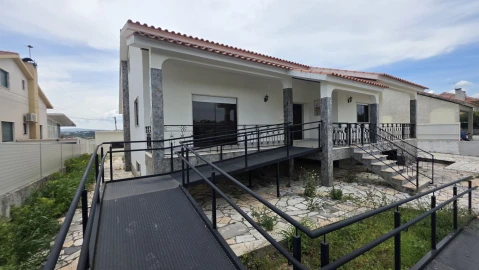 Moradia T4 para Venda em São João Baptista e Santa Maria dos Olivais