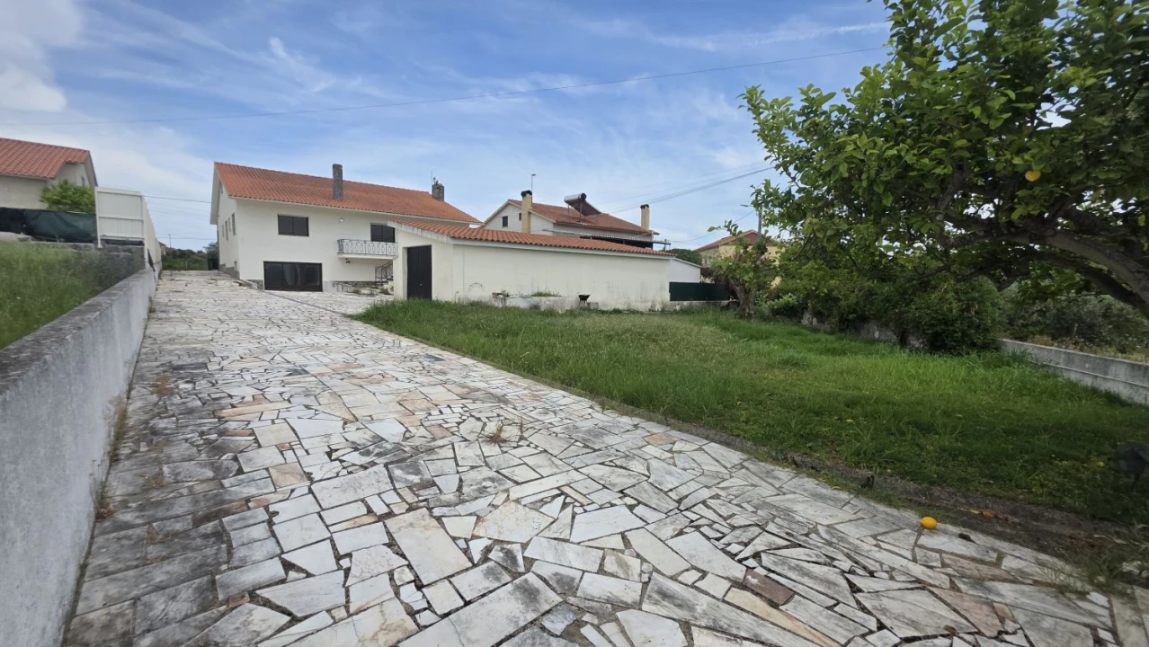 Moradia T4 para Venda em São João Baptista e Santa Maria dos Olivais Foto 1