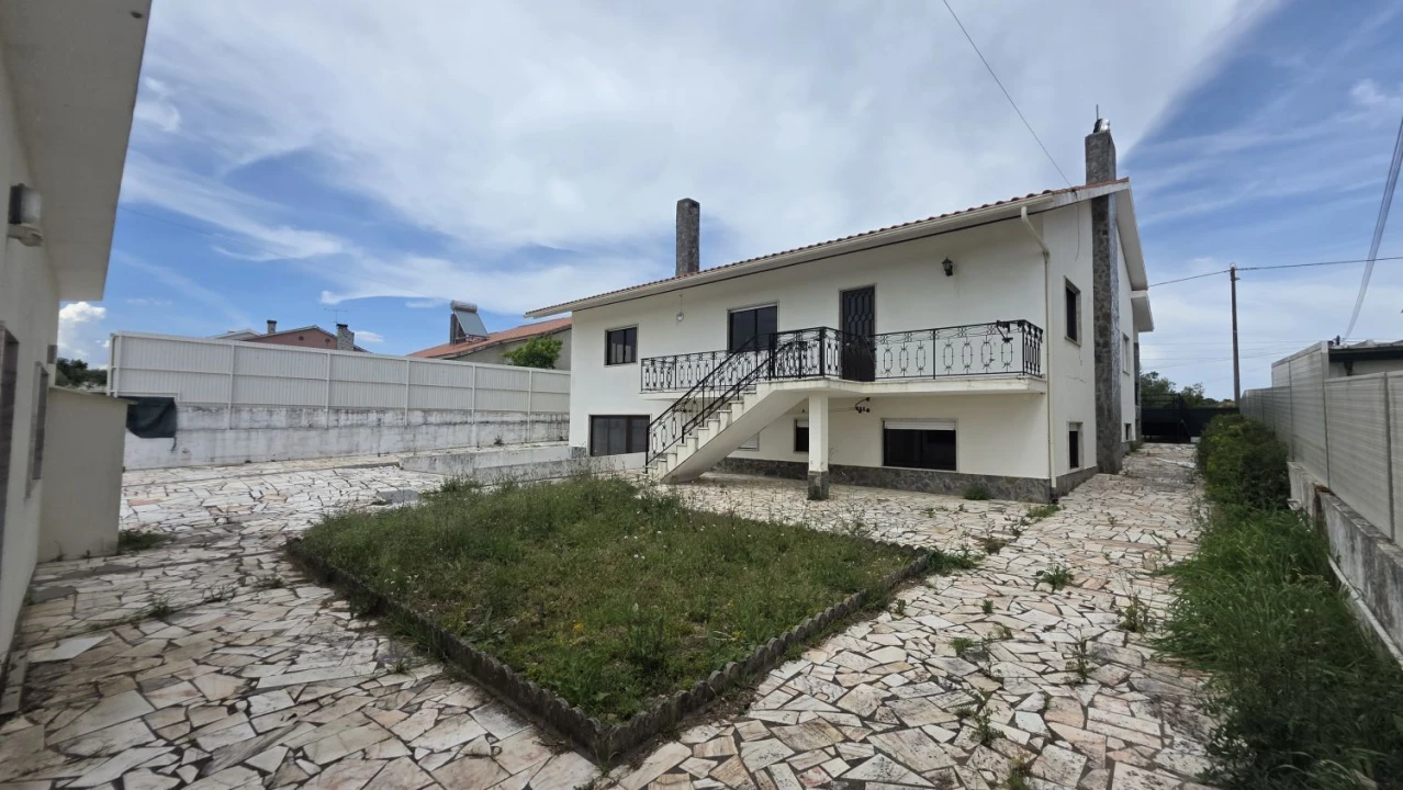 Moradia T4 para Venda em São João Baptista e Santa Maria dos Olivais Foto 2