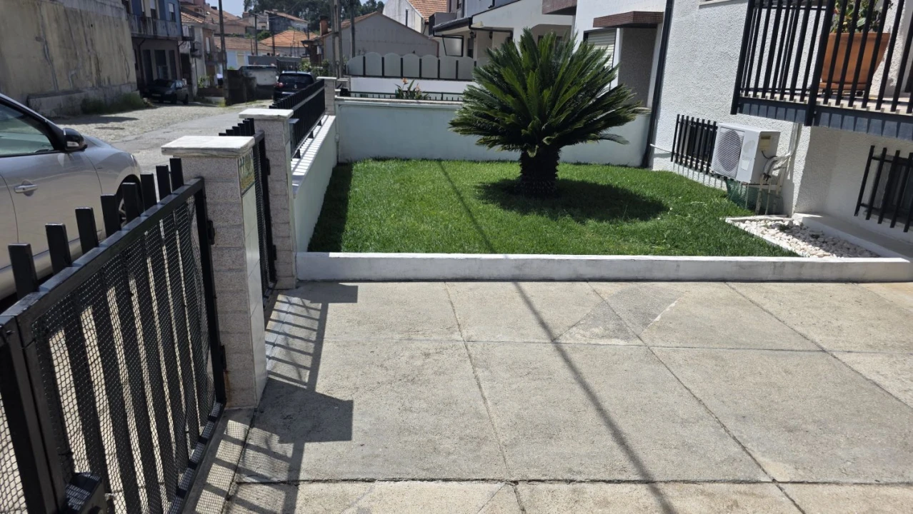 Moradia T3 para Venda em Fânzeres e São Pedro da Cova Foto 3