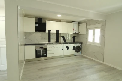 Apartamento T3 para Venda em Laranjeiro e Feijó