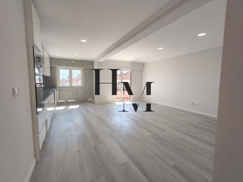 Apartamento T4 para Venda em Amora Foto 5