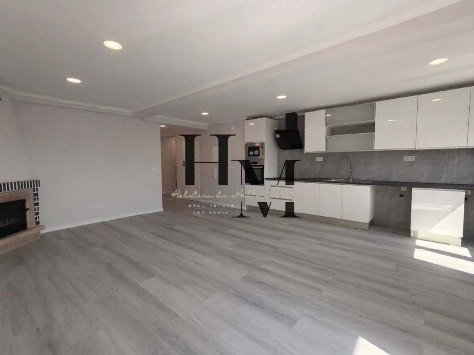 Apartamento T4 para Venda em Amora Foto 2