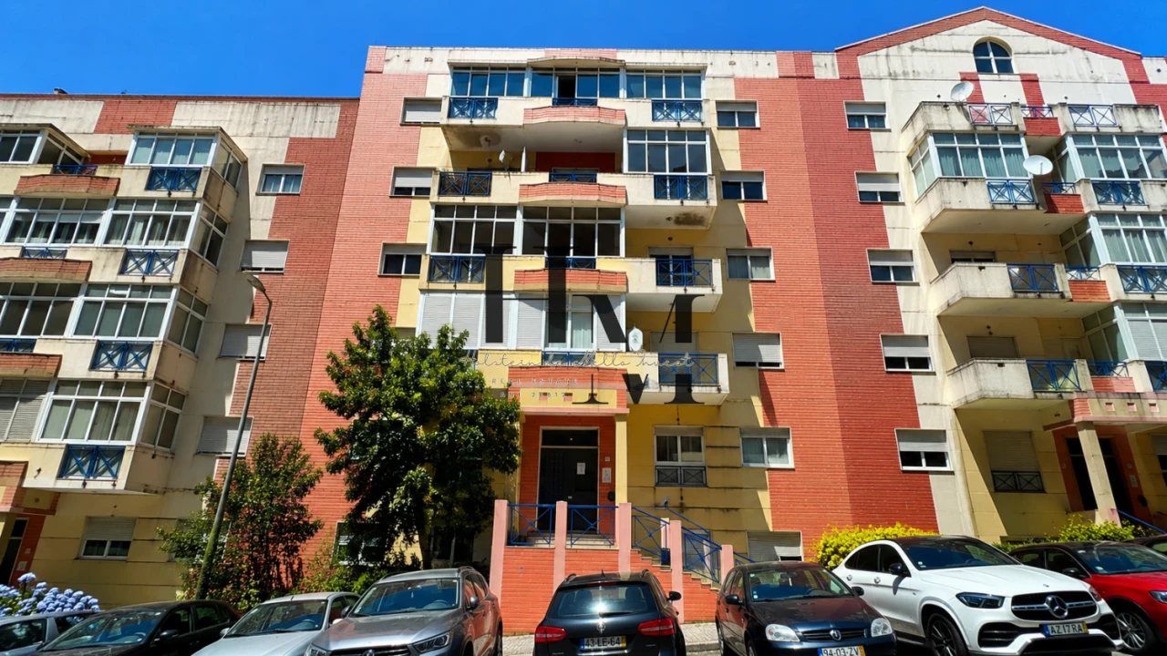 Apartamento T2 para Venda em Algueirão-Mem Martins Foto 1